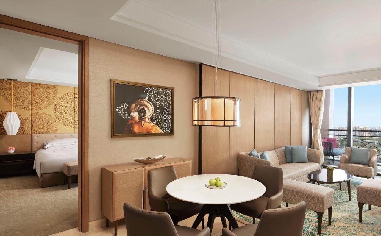 Taj Wellington Mews Chennai Hotell Exteriör bild