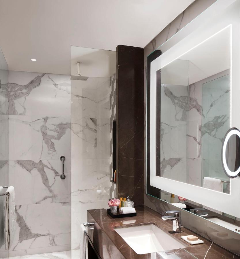 Taj Wellington Mews Chennai Hotell Exteriör bild