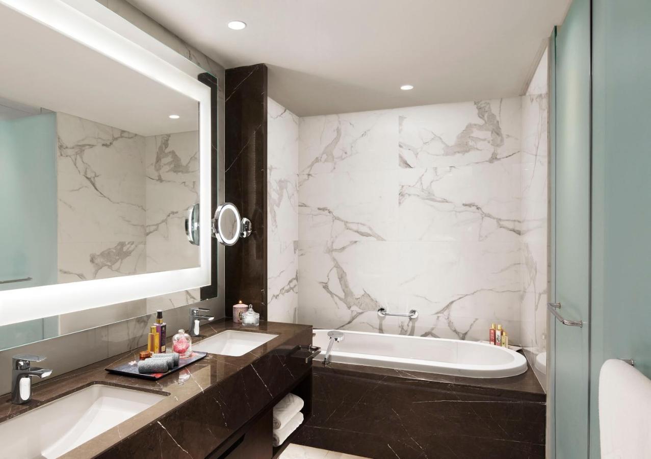 Taj Wellington Mews Chennai Hotell Exteriör bild