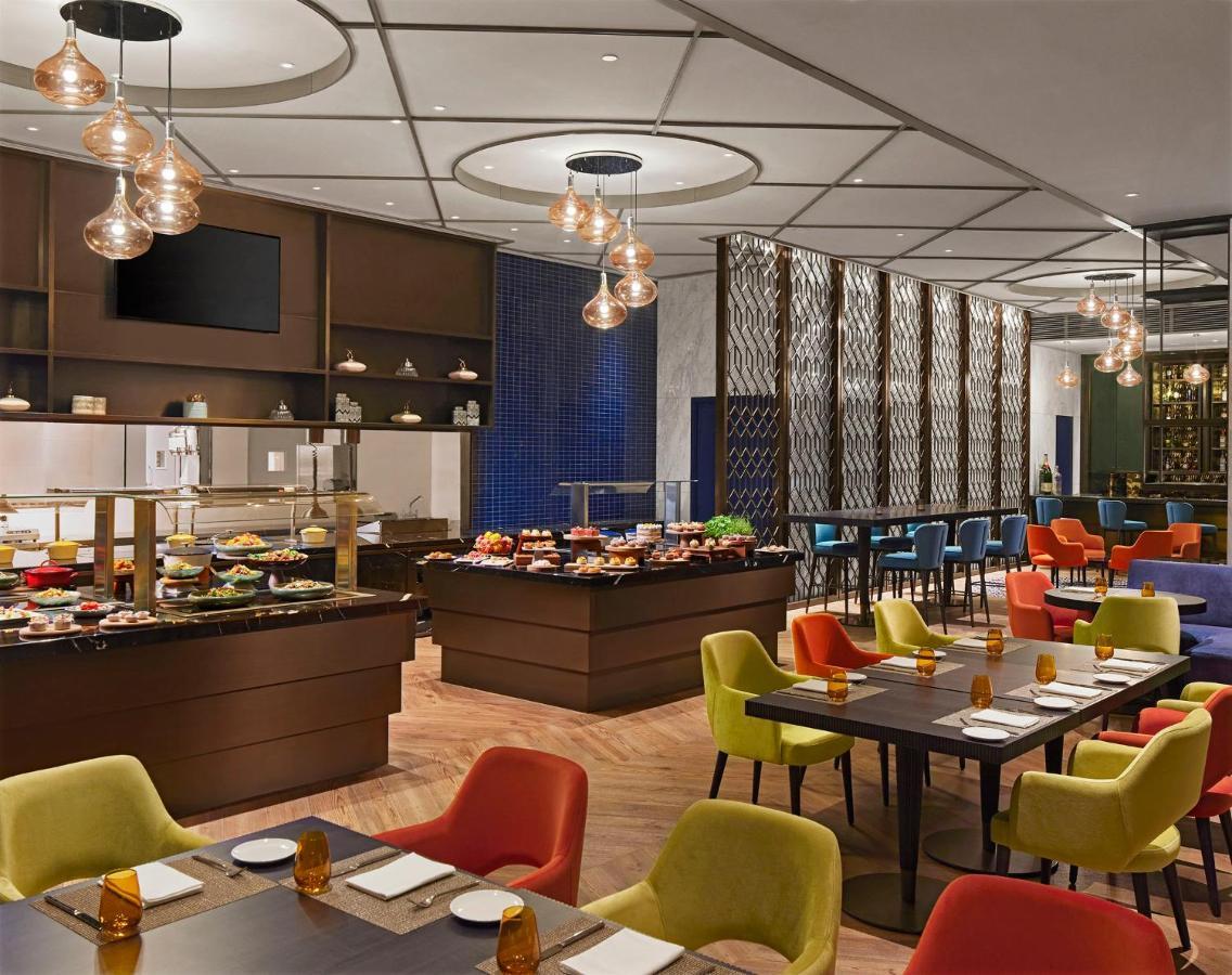 Taj Wellington Mews Chennai Hotell Exteriör bild